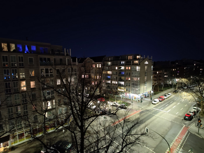 Beim Oneplus 8 Pro können wir das Superweitwinkelobjektiv nicht für gute Nachtaufnahmen verwenden. (Bild: Tobias Költzsch/Golem.de)